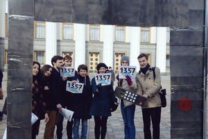 "Лебединое озеро" под Радой. Активисты требуют принять закон об общественном вещании. Фоторепортаж