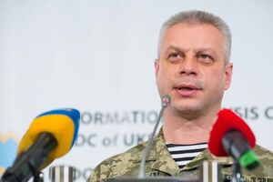 Андрей Лысенко сообщил, что вчера к боевикам в Краснодон прибыл эшелон с боеприпасами