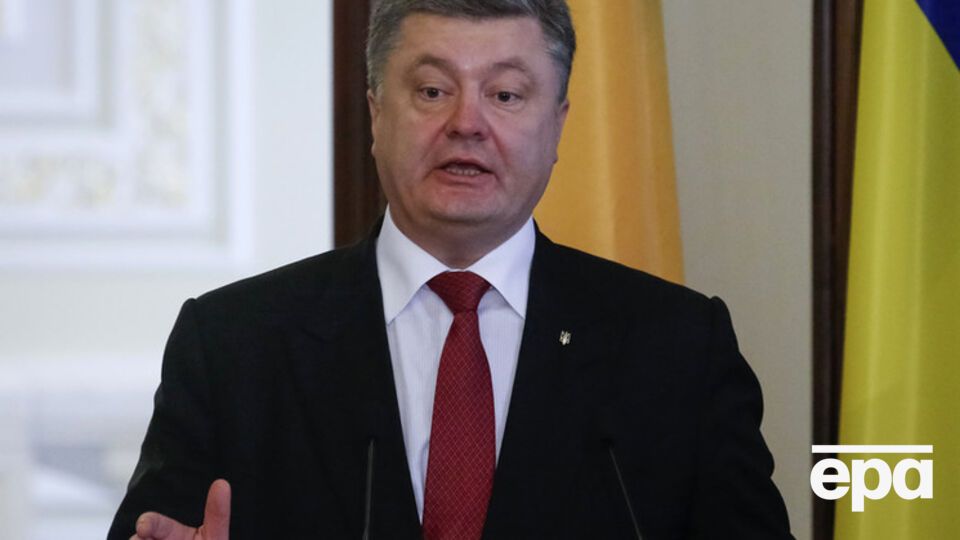 Порошенко: Крым уже стал военным плацдармом, и, насколько я понимаю, сам российский президент заявил о том, что они разместили там ракеты, которые способны нести ядерное оружие