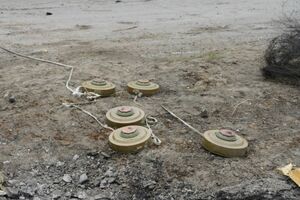 Автомобиль, в котором находились пострадавшие, наехал на мину