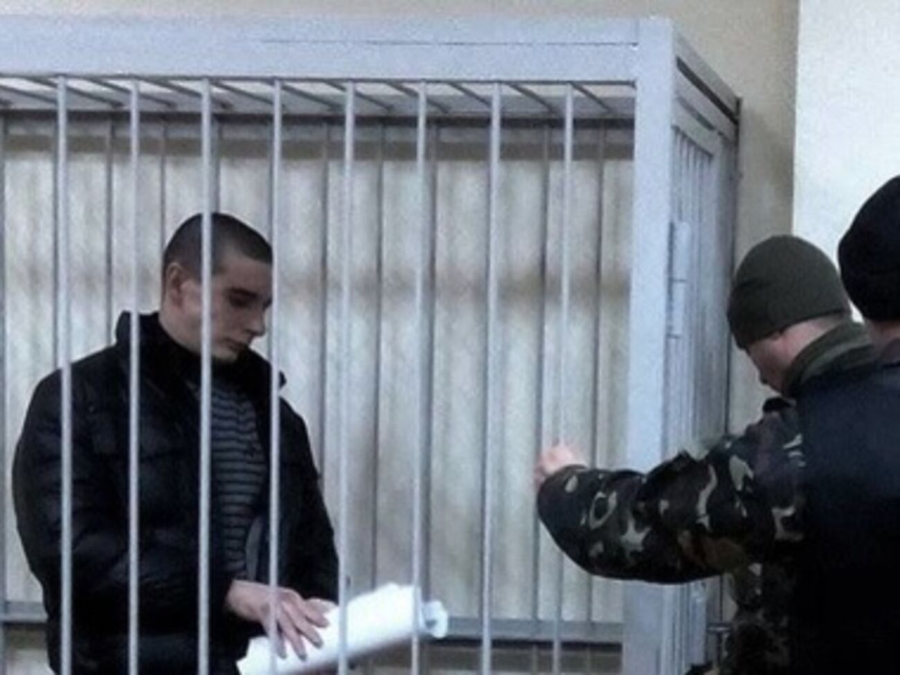 Обвиняемый в расстреле митингующих Сергей Зинченко в зале суда