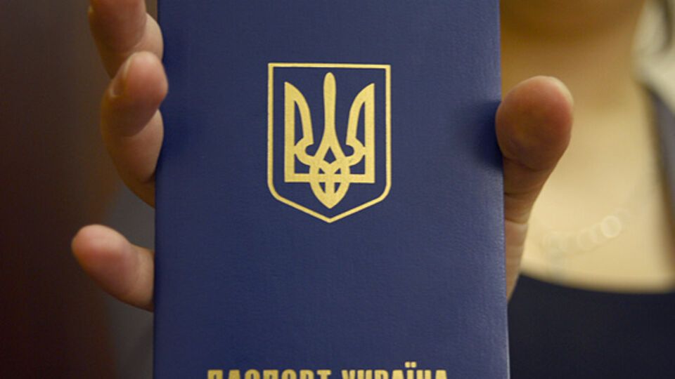 Обычный паспорт может заменить карточка