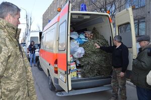 Школьники Черновицкой области сплели маскировочную сетку для бойцов ВСУ
