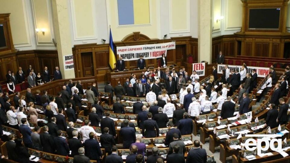 За создание комиссии проголосовали 236 народных депутатов