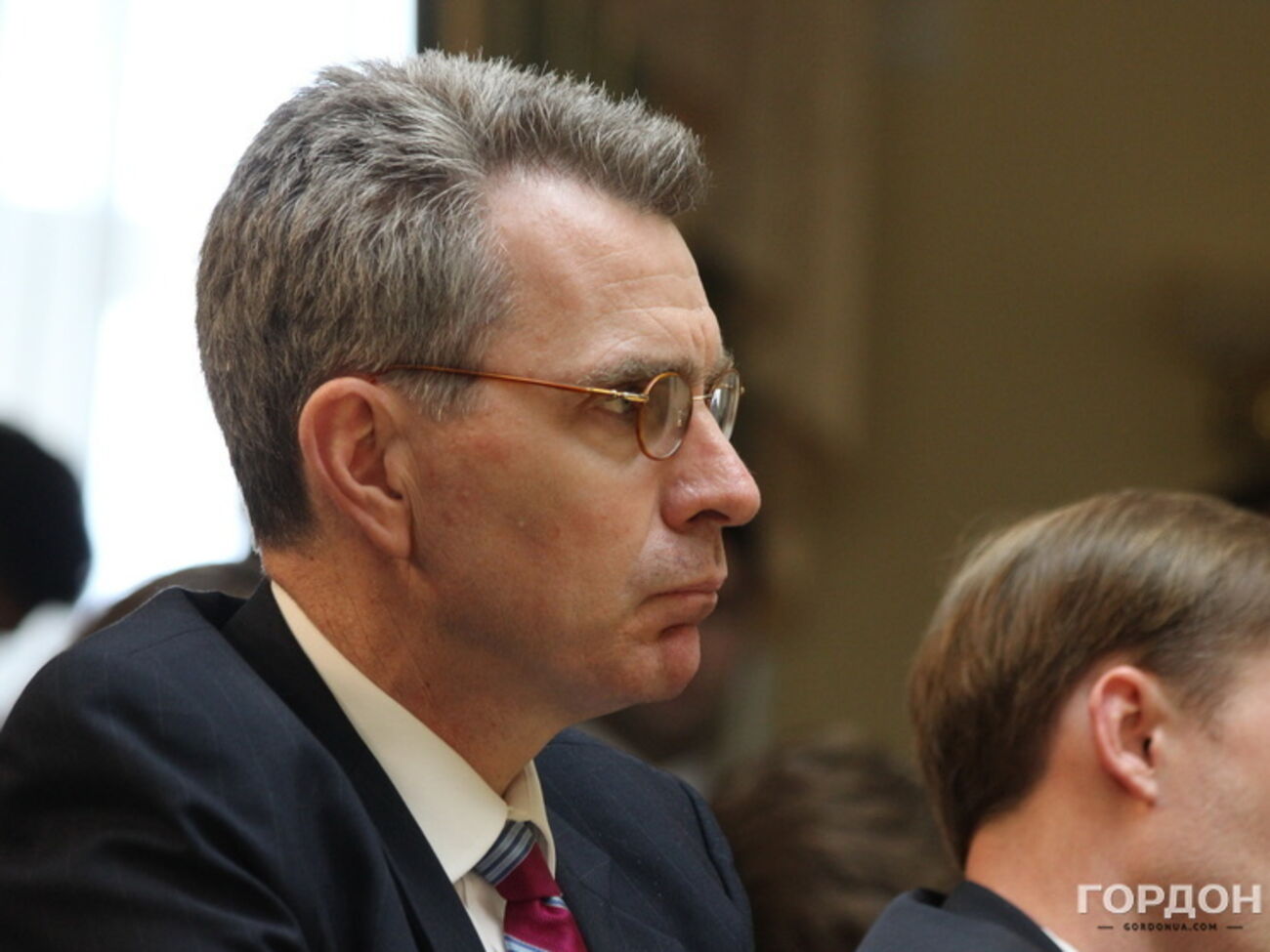 Джеффри Пайетт заявил, что боевики нарушают Минские соглашения в части отвода тяжелых вооружений от линия соприкосновения