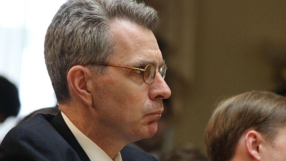 Джеффри Пайетт заявил, что боевики нарушают Минские соглашения в части отвода тяжелых вооружений от линия соприкосновения