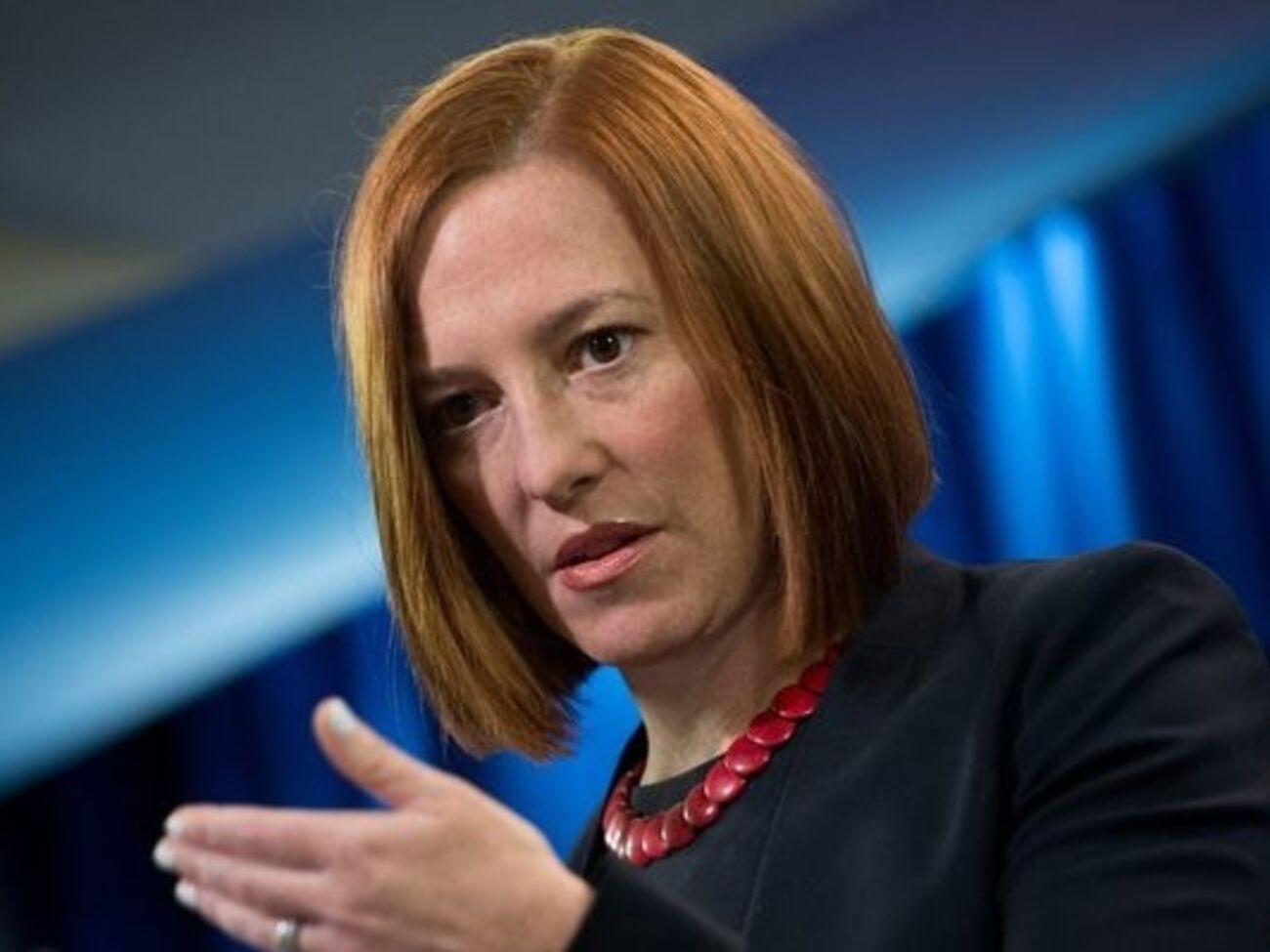 США следят за развитием ситуации в Крыму, заявила Псаки