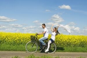 Мужчины и женщины не слишком отличаются в оценке уровня удовлетворенности жизнью