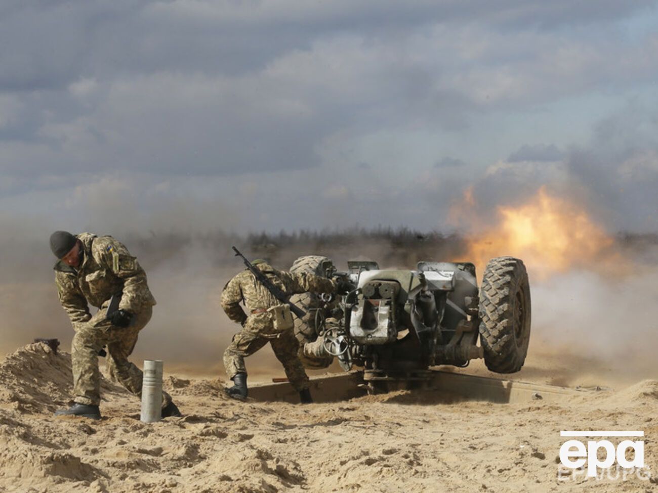 По данным "Информатора", в Станице Луганской идет бой