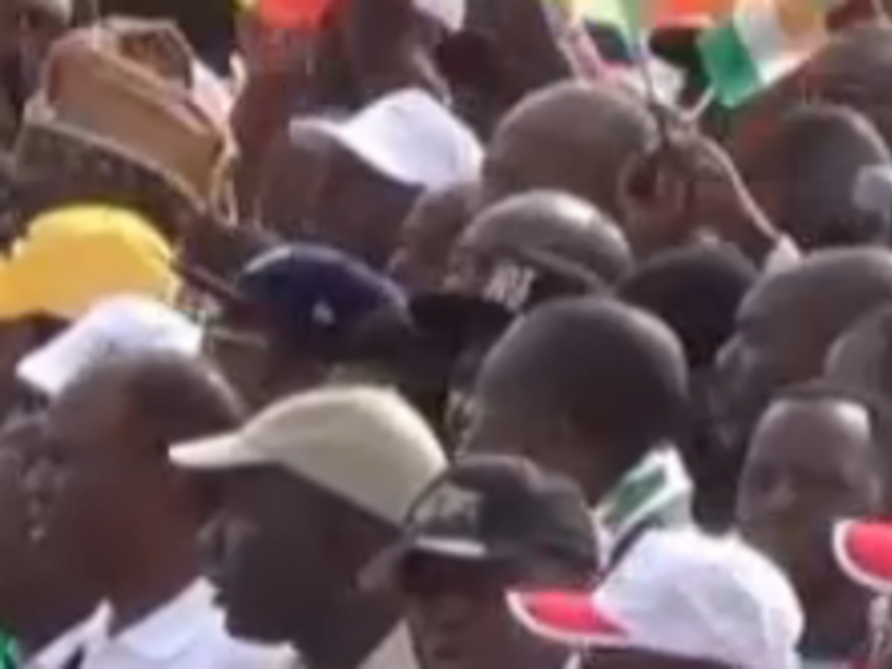 Многие видные политики Камеруна присутствовали на акции протеста