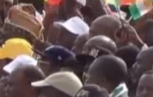 Многие видные политики Камеруна присутствовали на акции протеста