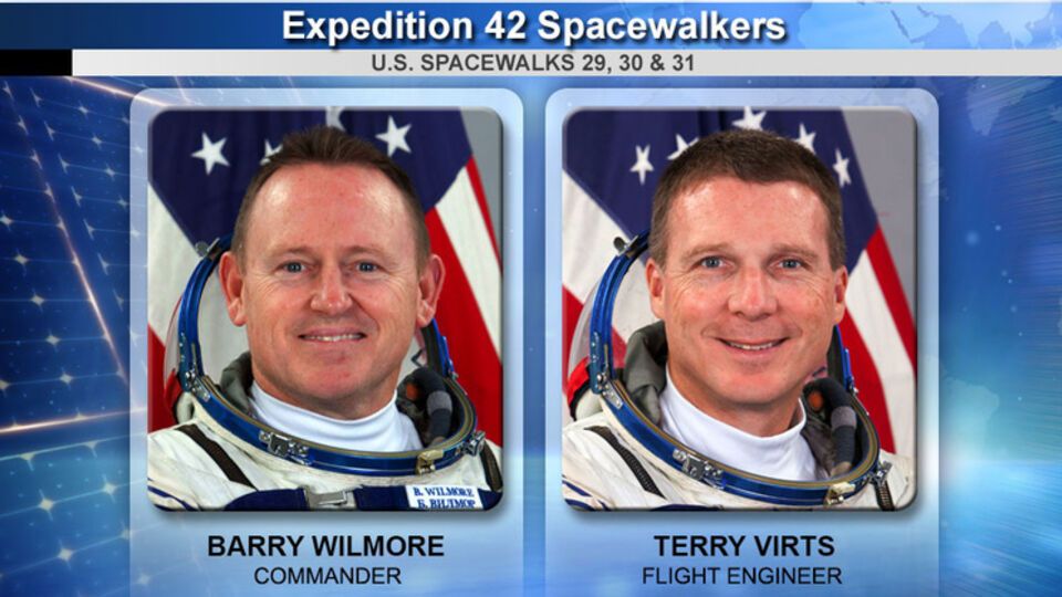 Астронавты вышли в открытый космос