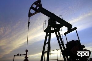 Нефть держится выше $60 за баррель