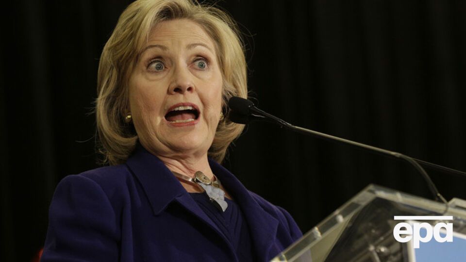 Клинтон и ее ближайшие советники уже предупредили спонсоров Демократической партии США, что вскоре она официально вступит в предвыборную гонку