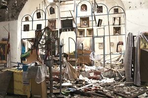Боевики из "Града" обстреляли один из старейших храмов Луганской области. Видео