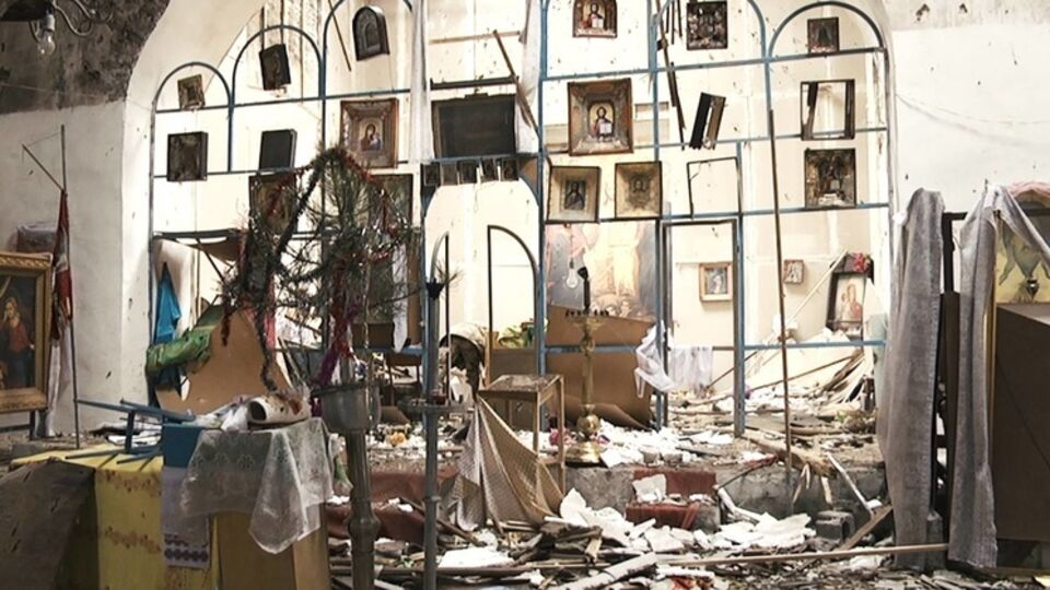 Боевики из "Града" обстреляли один из старейших храмов Луганской области. Видео