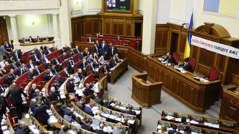 Рада приняла законопроект, который увеличивает ежемесячную помощь малообеспеченным семьям с несовершеннолетними детьми