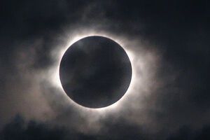 Полным затмение будет только в узкой полосе Северного полушария