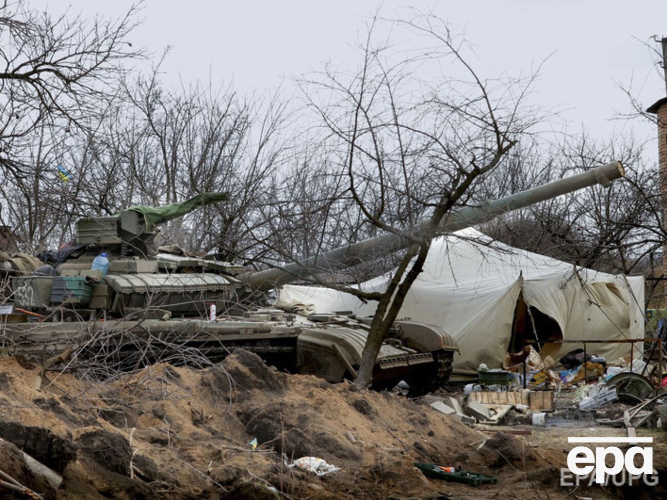 На мариупольском направлении за ночь трижды из стрелкового оружия и гранатометов обстреляли поселок Широкино