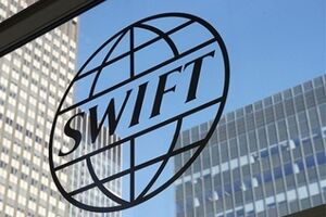Ранее в SWIFT заявили, что не собираются отключать Россию от своих услуг, несмотря на оказываемое на нее политическое давление