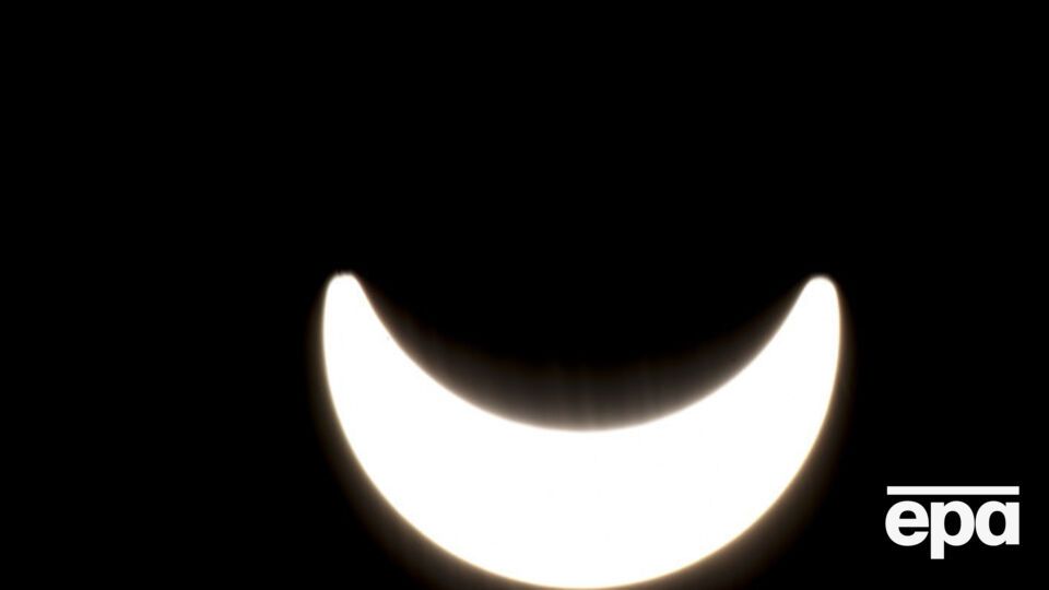 В среднем солнечные затмения происходят два раза в год