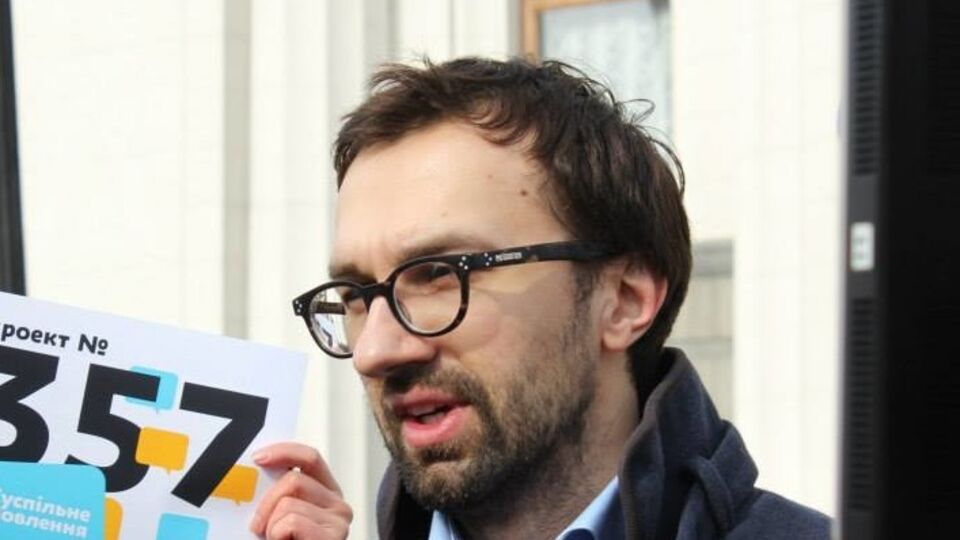 Сергей Лещенко заявил, что сейчас все ждут "политического решения" Петра Порошенко по "Укртранснафті"