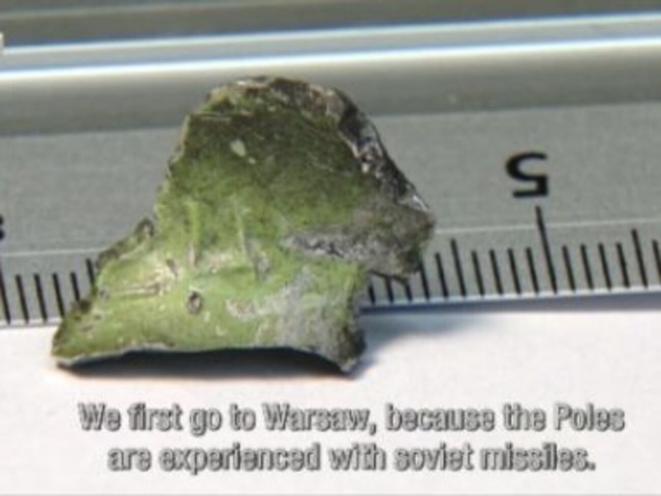 На одном из обломков четко видна кириллическая буква "Ц", которая, по предположению экспертов, может быть частью серийного номера ракеты