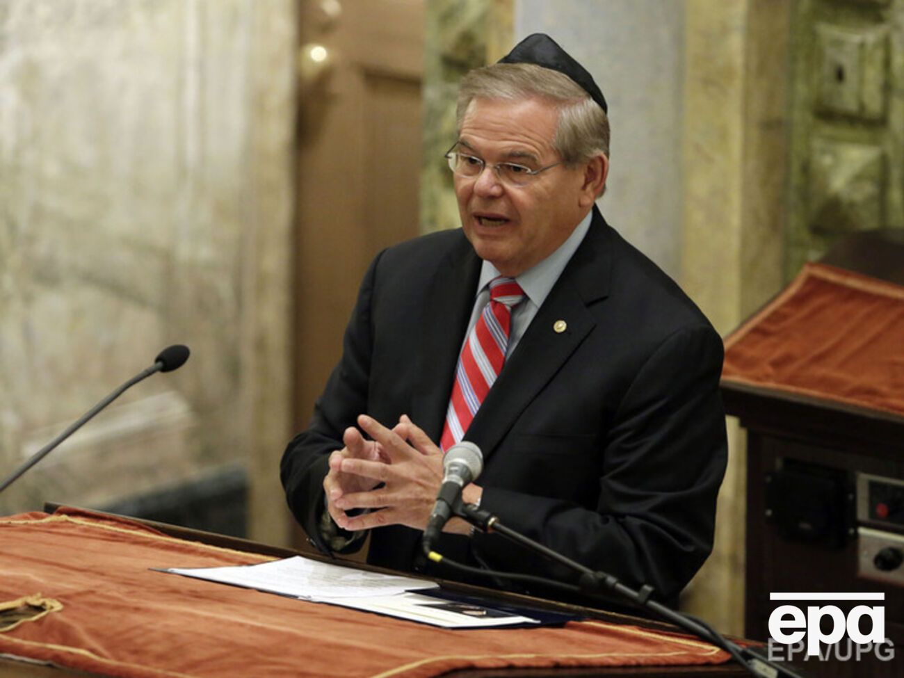 Менендес: Моя поддержка свободы Украины никогда не покачнется