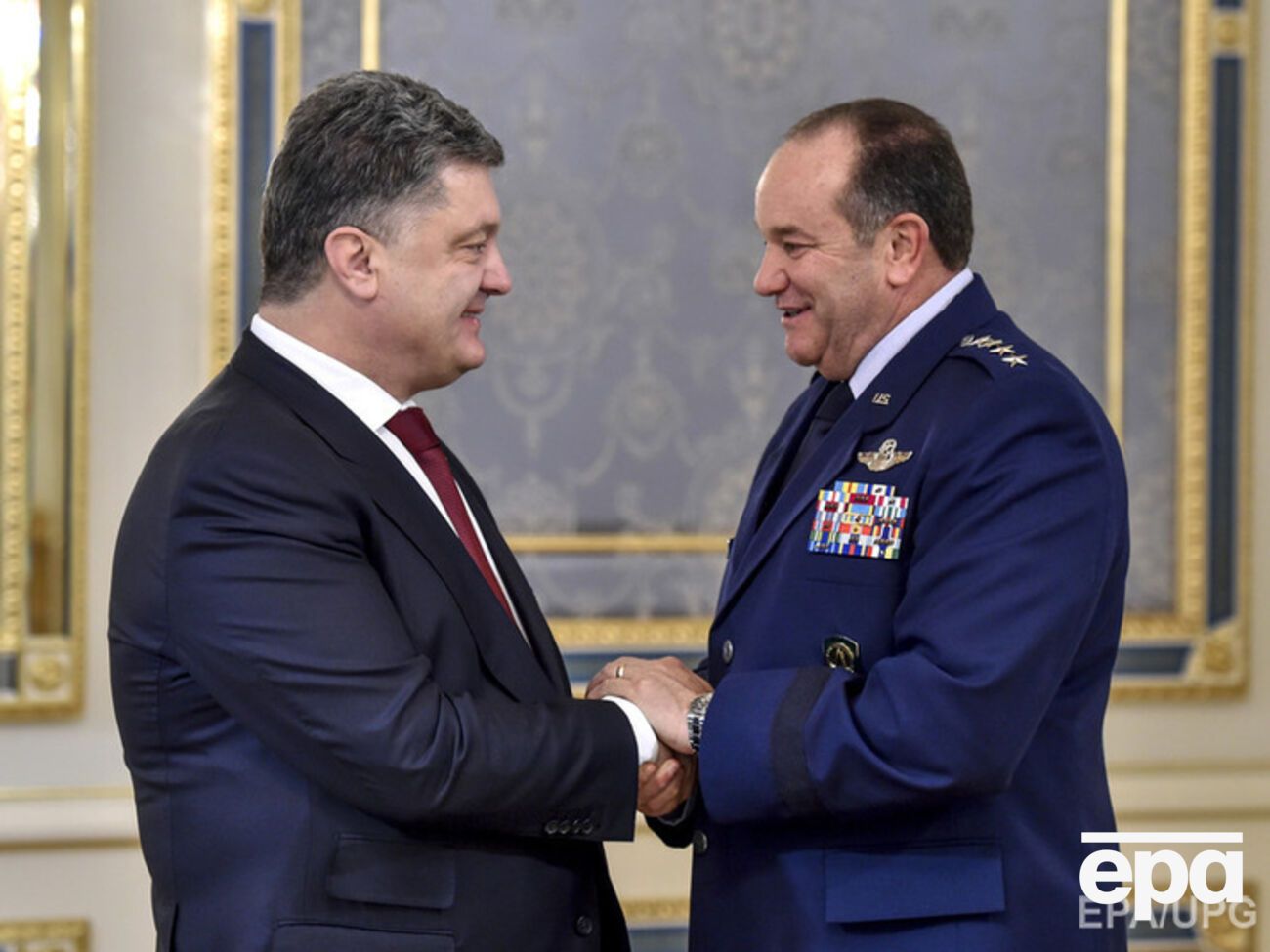 Президент Украины Петр Порошенко и командующий силами НАТО в Европе Филипп Бридлав