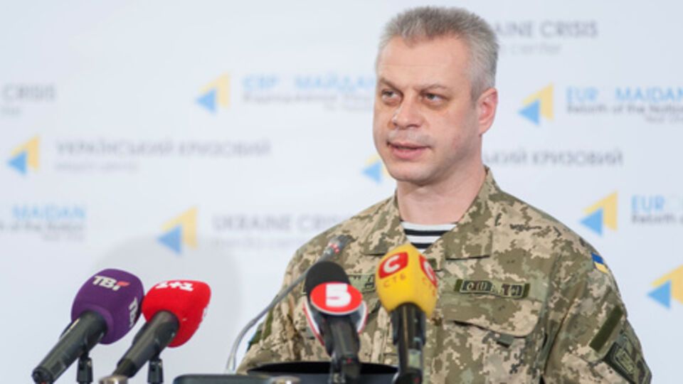 Лысенко заявил, что боевики продолжают получать технику из России