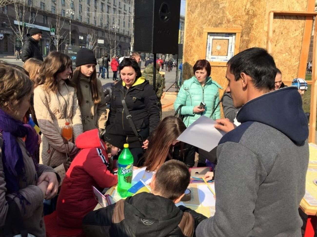 Дети нарисовали рисунки для украинских военных