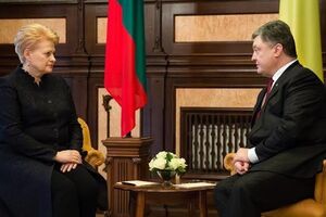 Порошенко: Это должен быть отдельный канал, который будет доступен в любом отеле, в каждой больнице