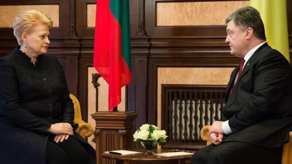 Порошенко: Это должен быть отдельный канал, который будет доступен в любом отеле, в каждой больнице