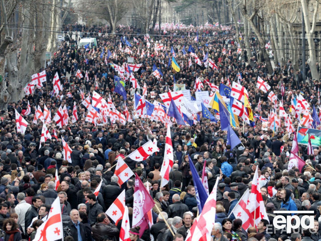 По видеосвязи из Брюсселя к протестующим обратился экс-президент Грузии Михаил Саакашвили