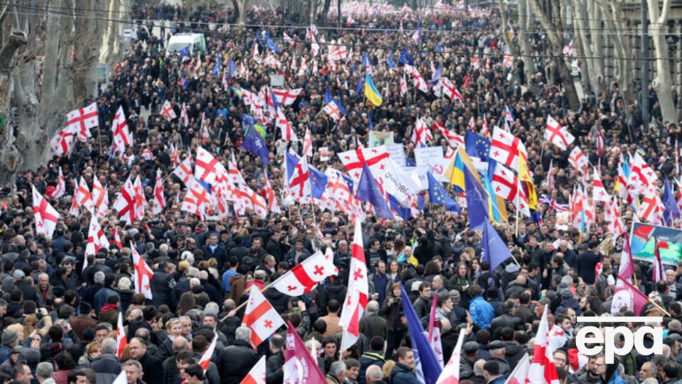 По видеосвязи из Брюсселя к протестующим обратился экс-президент Грузии Михаил Саакашвили