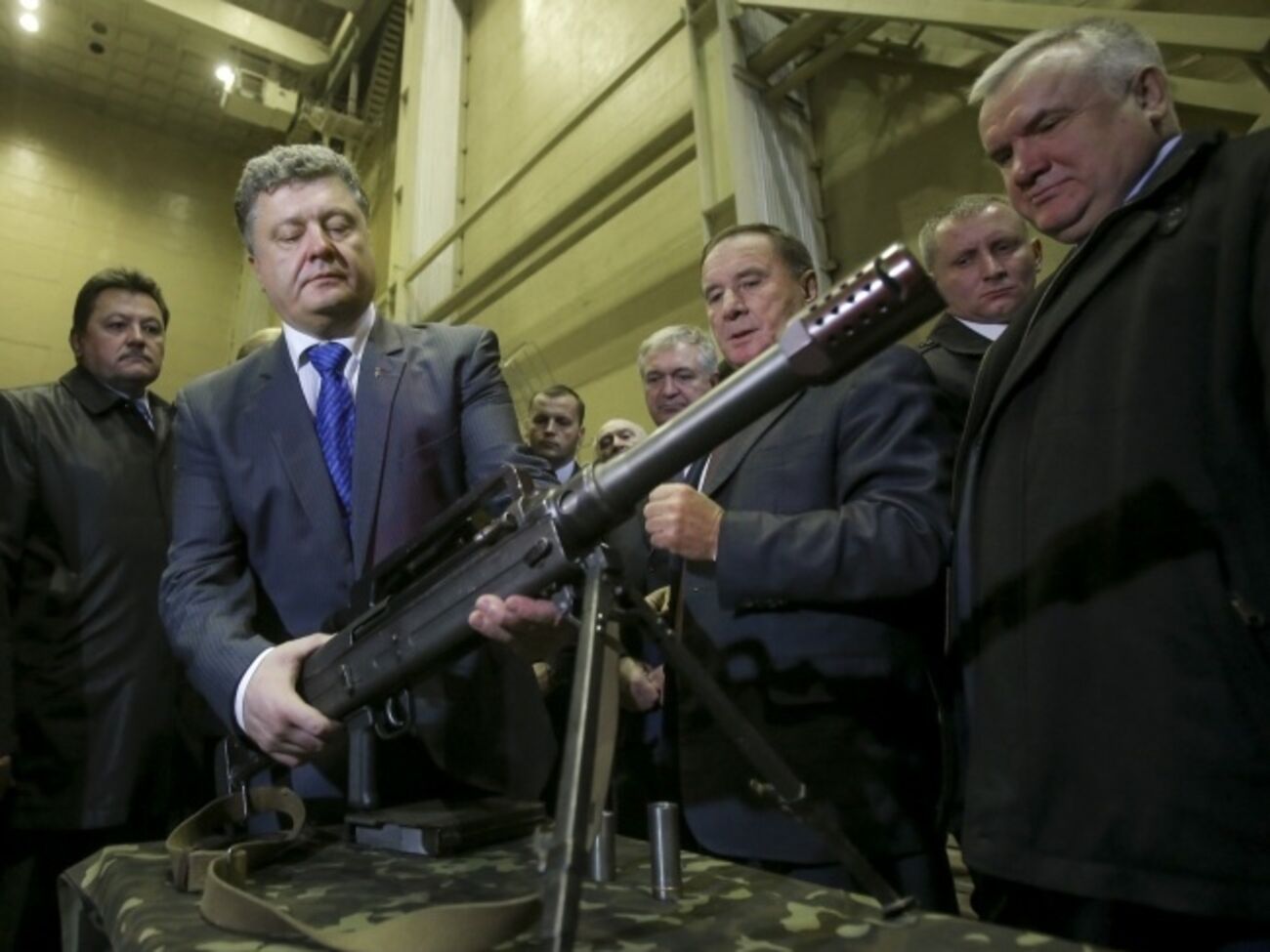 Порошенко заверил, что дезертиров в рядах ВСУ стало намного меньше