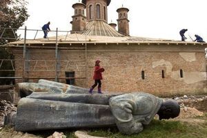 В 2014 году снесли более 500 памятников Ленину