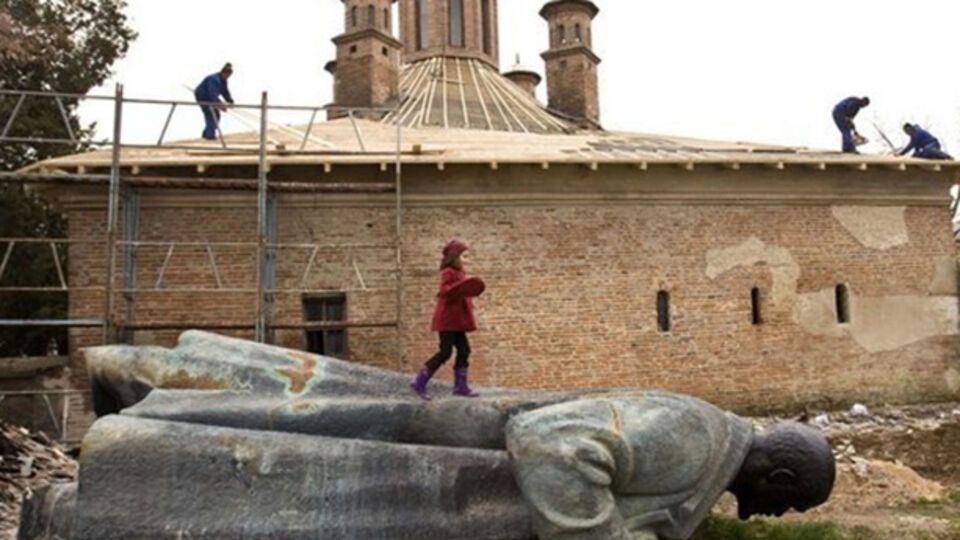 В 2014 году снесли более 500 памятников Ленину