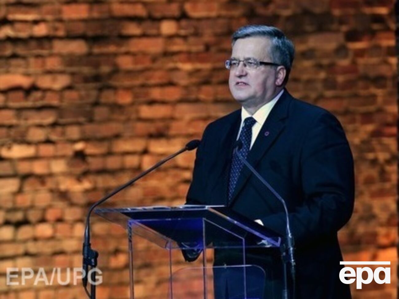 Коморовский считает, что Запад должен оказать Украине комплексную помощь