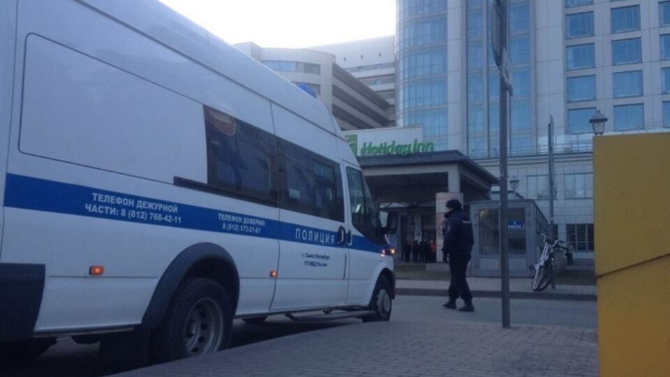 Как правило, при эвакуации проверка здания уровня гостиницы Holyday Inn занимает не меньше трех-четырех часов