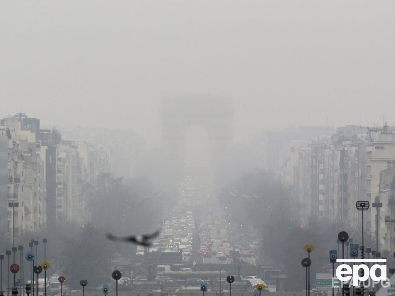 В Париже крайне сильная загрязненность воздуха вследствие интенсивного движения автотранспорта