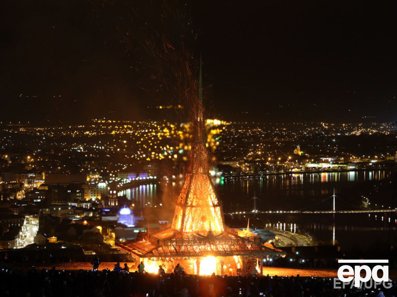 Создатель огненной инсталляции Дэвид Бэст: Для меня огонь представляет прощение и торжество