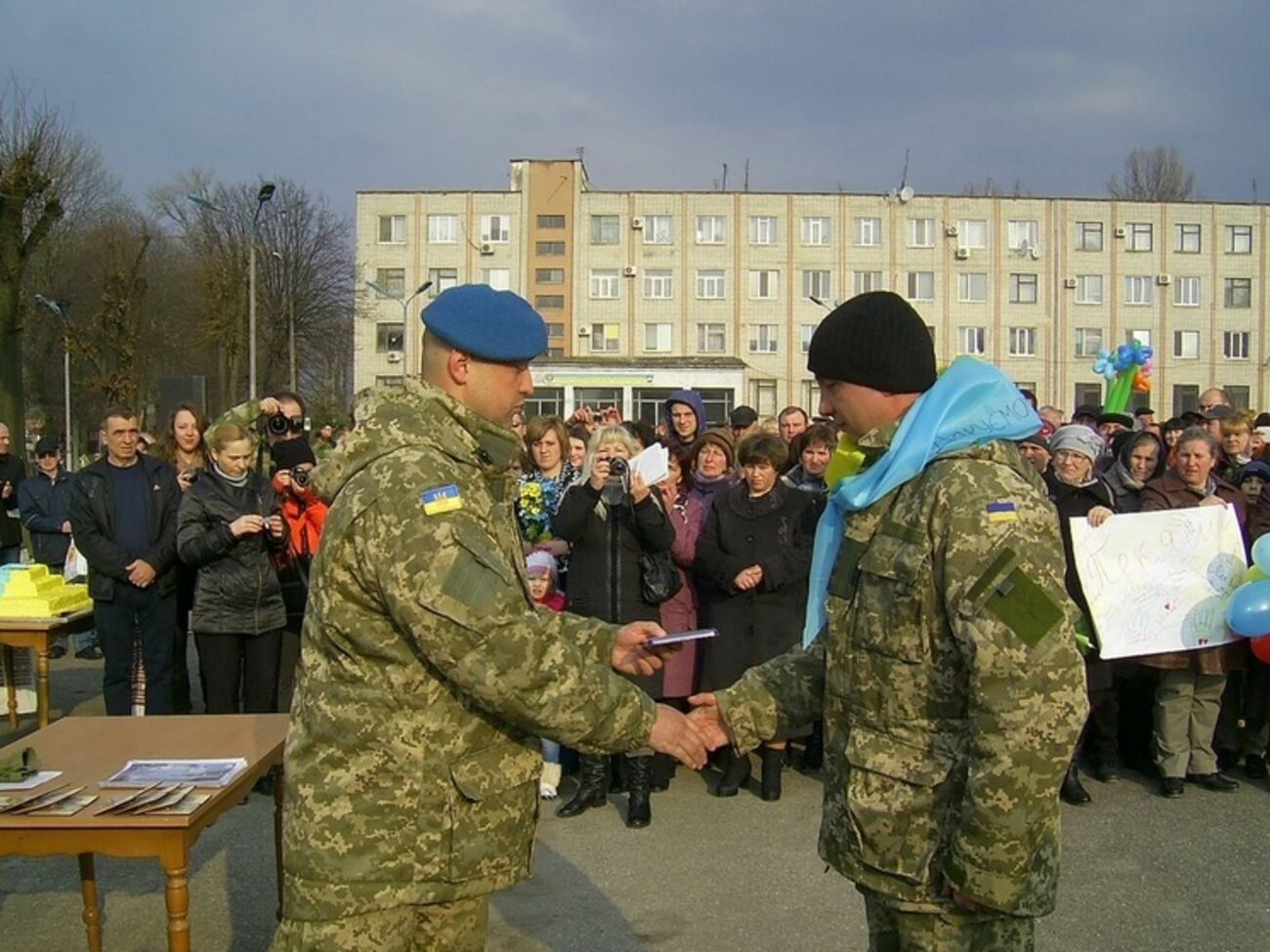 Сразу по прибытии состоялось награждение лучших военнослужащих