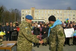 Сразу по прибытии состоялось награждение лучших военнослужащих