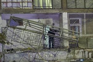 Ночью в жилом доме в Одессе произошел взрыв. Фоторепортаж