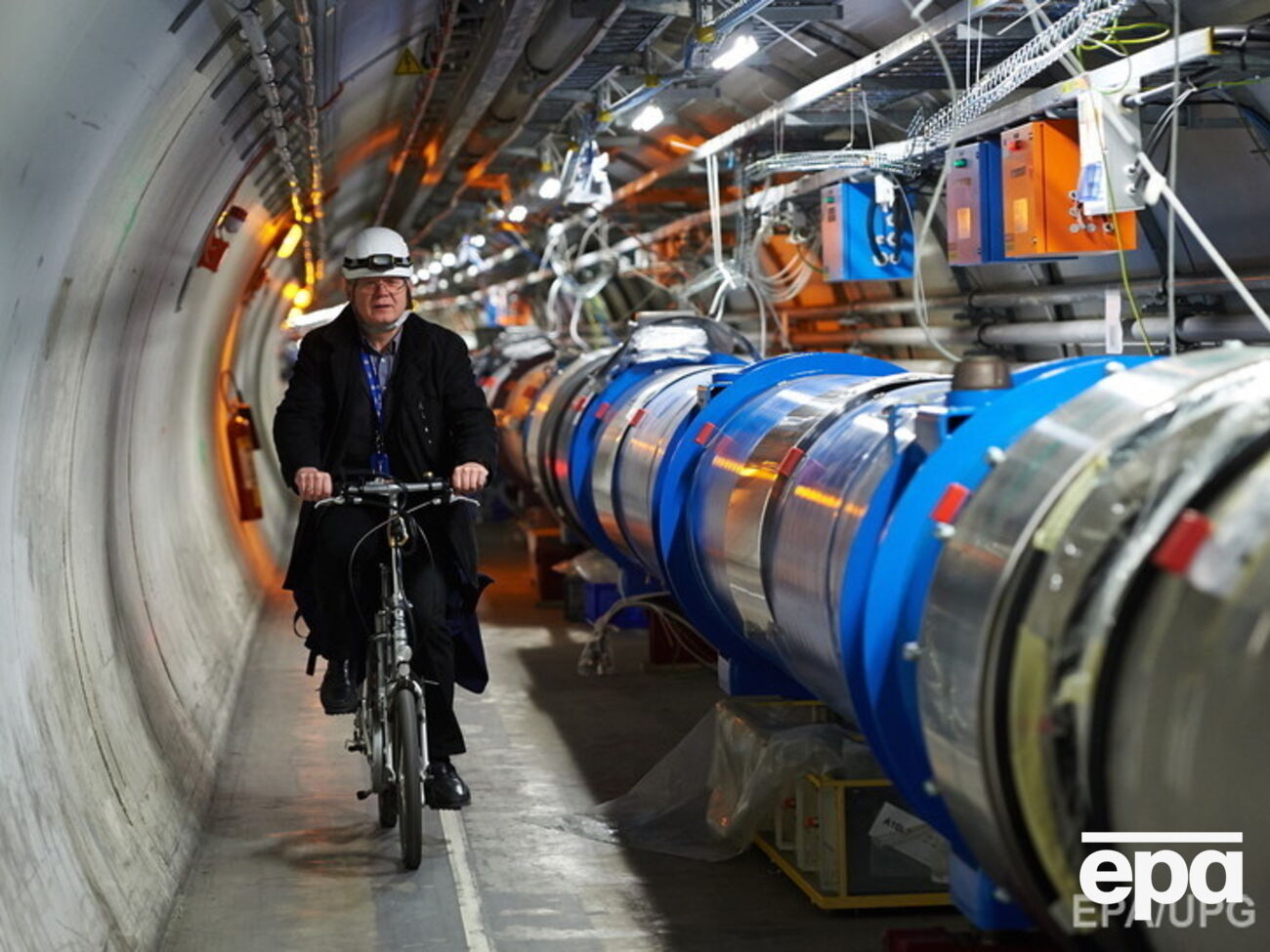 Ученые планируют вновь запустить адронный коллайдер