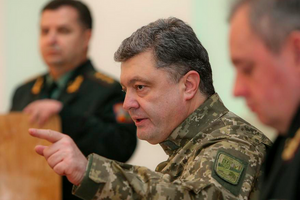 Порошенко высоко оценил работу волонтеров в Минобороны