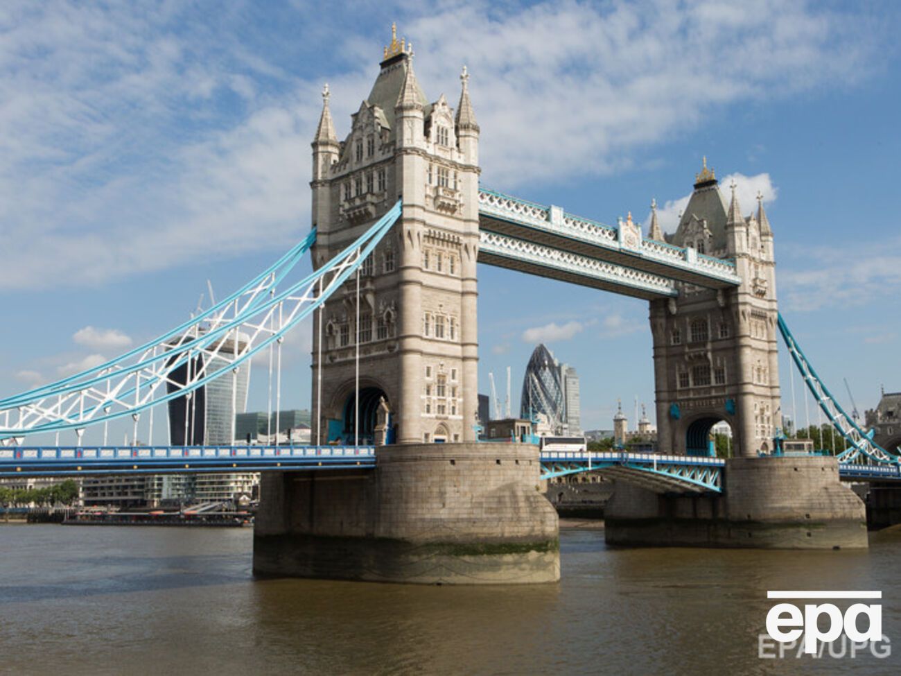 Проходит эвакуация жителей домов неподалеку от Тауэрского моста