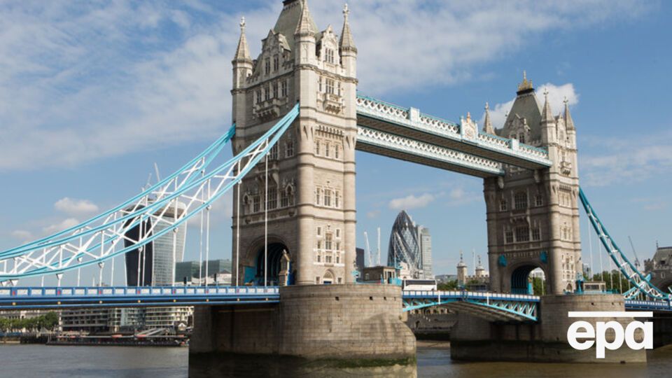 Проходит эвакуация жителей домов неподалеку от Тауэрского моста