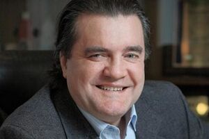 Дубинин считает, что кто-то хочет поссорить Порошенко и Коломойского